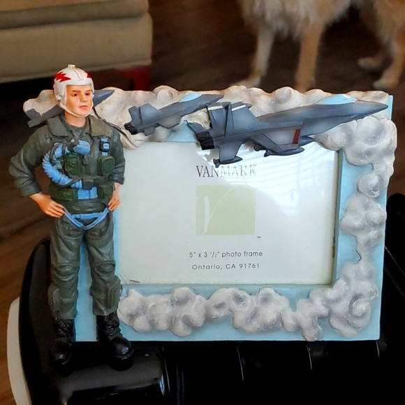 AMERICAN HERO - Picture 1 of 3